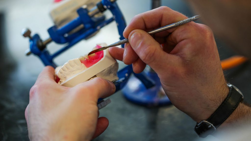 دندان مصنوعی