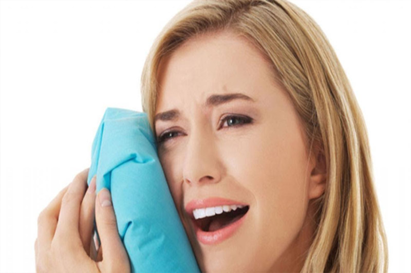 کمپرس-گرم-یا-سرد-برای-دندان